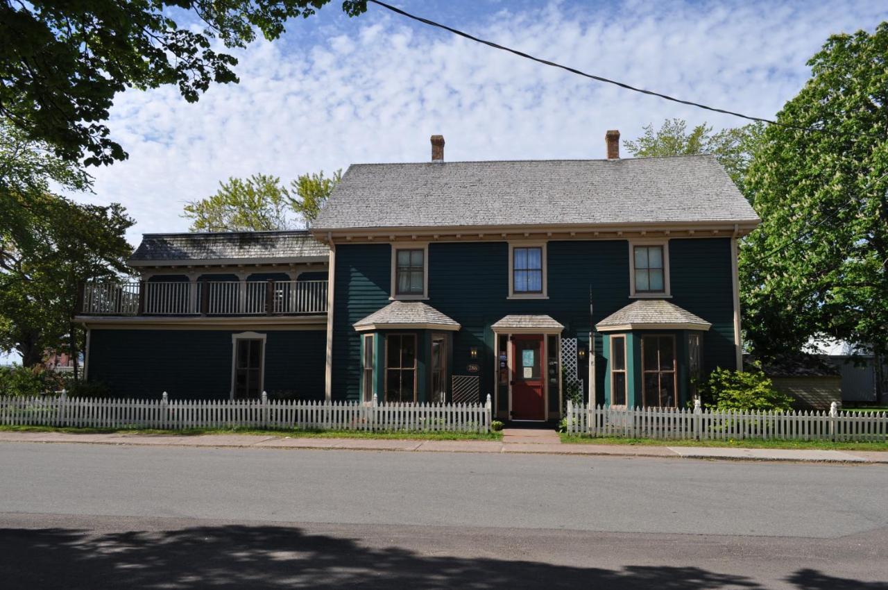 Holman'S Heritage Suites 서머사이드 외부 사진